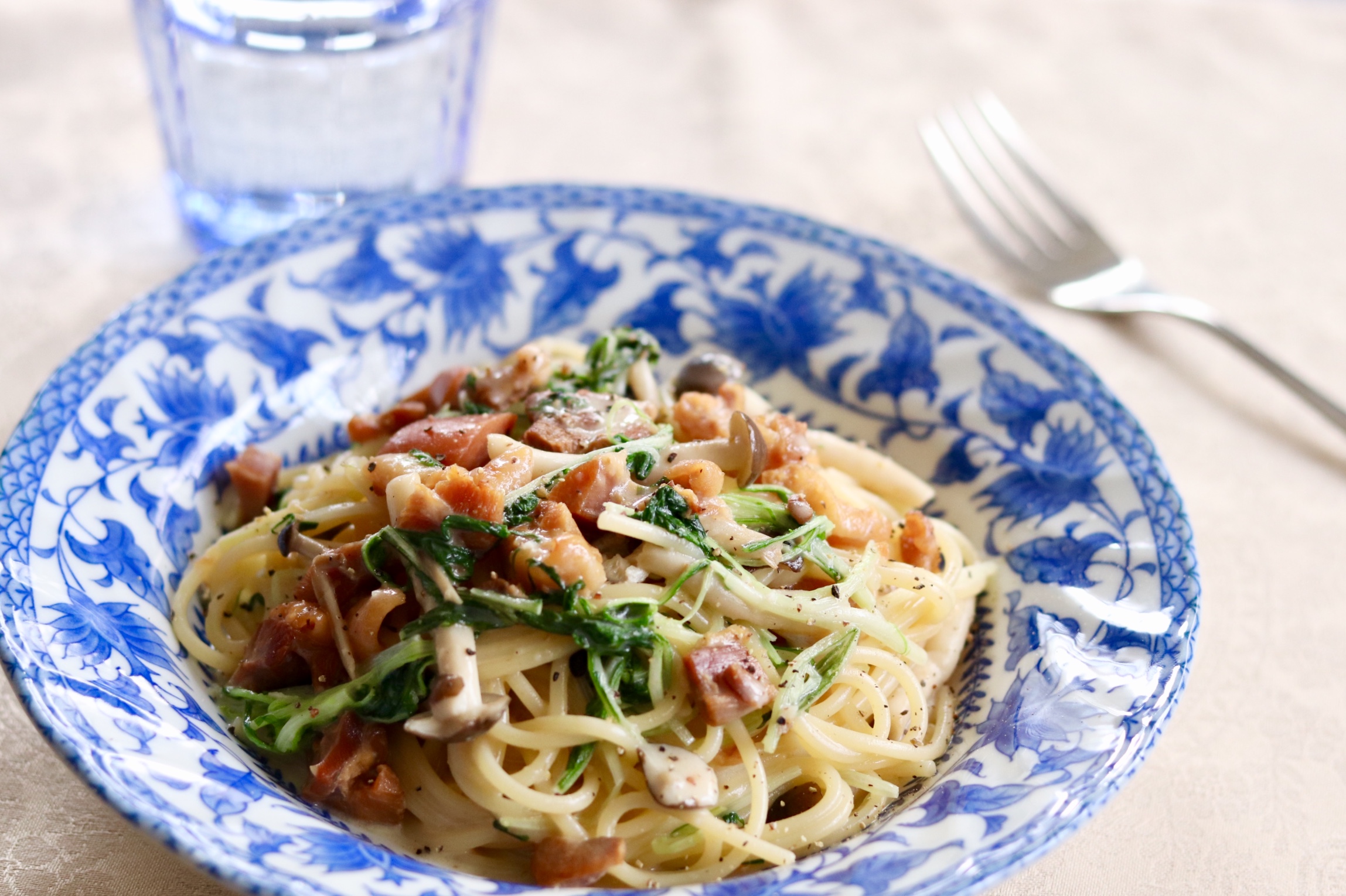 頑張らないご飯 ?常備品でチキンクリームパスタ? ／河村桃子